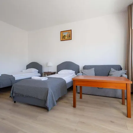 A Comfortable 600 M From The Practical Interiors For 3 People By Renters *
