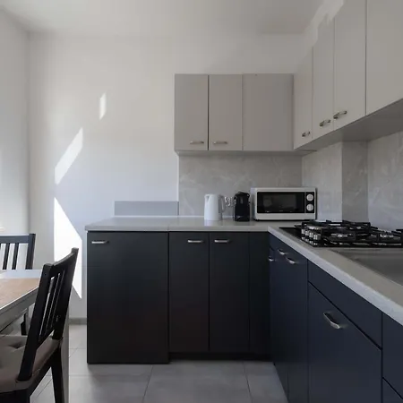 A Comfortable 600 M From The Practical Interiors For 3 People By Renters